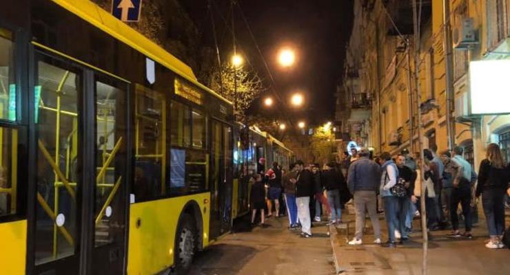 В Киеве в троллейбусе произошла поножовщина