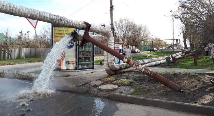 В Харькове рухнула наземная теплотрасса