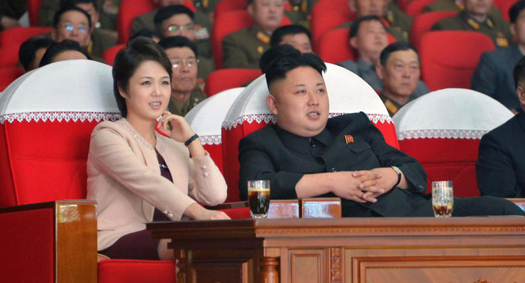 Жену Ким Чен Ына впервые назвали "уважаемой первой леди КНДР"