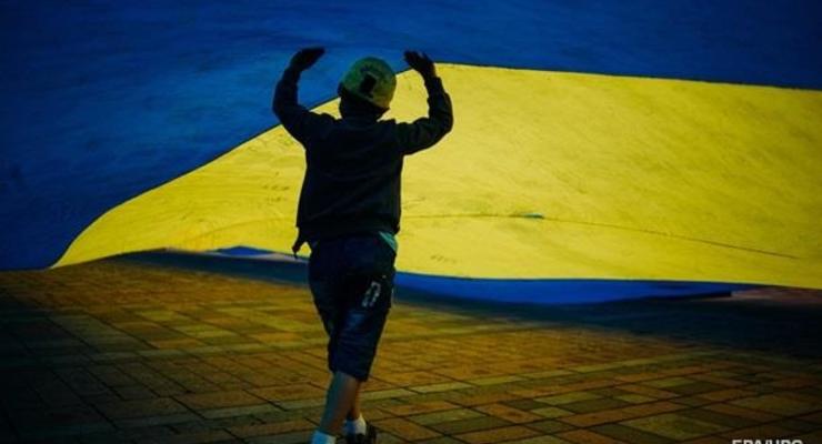 Украинцев станет в два раза меньше - Bloomberg