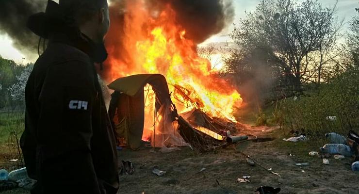 Националисты сожгли цыганский табор в Киеве