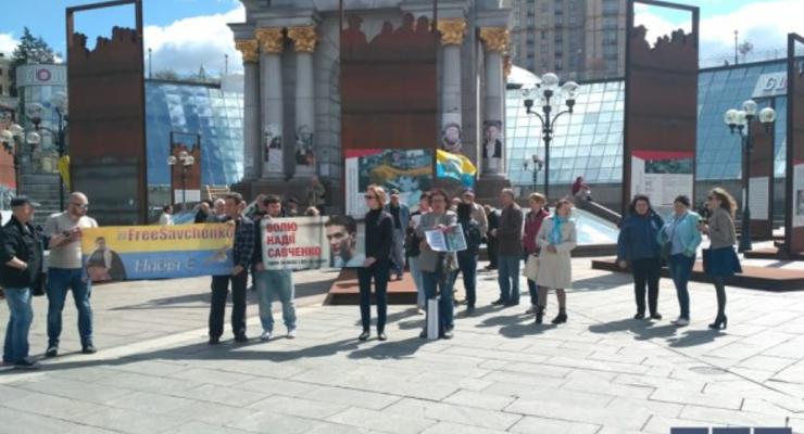 Двадцать человек вышли на Майдан поддержать Савченко