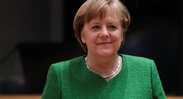 Меркель обещает евреям безопасную жизнь в Германии