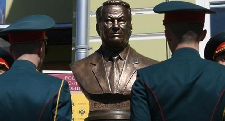 В Москве открыли памятник Борису Ельцину
