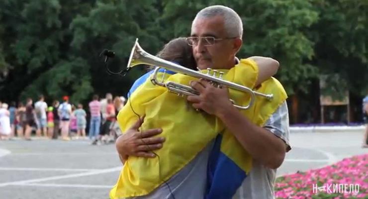 Знаменитый трубач с Майдана протестует из-за "отжатой" машины