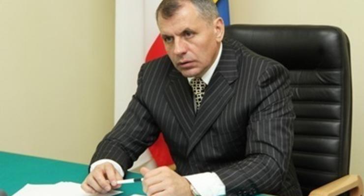 Крымчан призвали "не хитрить" и не ездить в Украину за биометрией