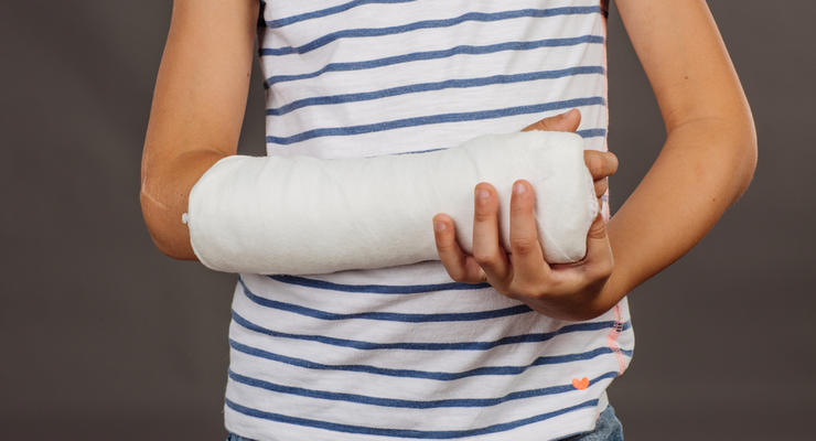 "Скотские условия": во Львове 8-летний мальчик сломал руку в забитой маршрутке