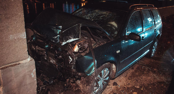 В Киеве евробляха перевернула Ладу: оба водителя пострадали