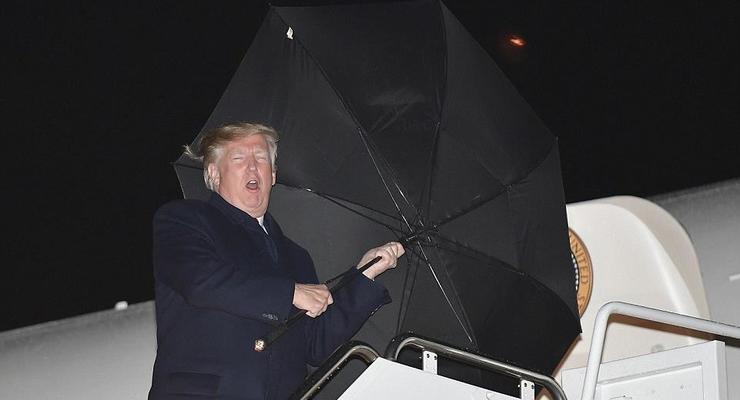 Трамп проиграл "битву" с зонтом