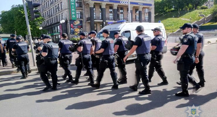 За порядком в центре Киева следят около 500 копов