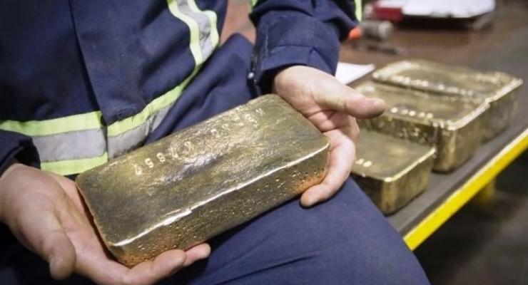 В Южной Корее дворник нашел в мусорке аэропорта 7 золотых слитков