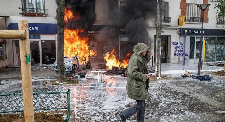 В Париже первомайский митинг перерос в массовые беспорядки