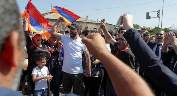 Протесты в Армении: активисты парализовали движение поездов