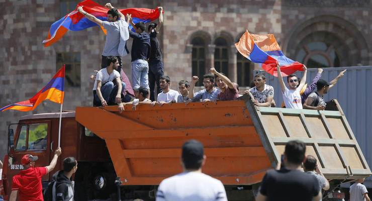 В Армении захватили мэрию Гюмри, где расположена база РФ