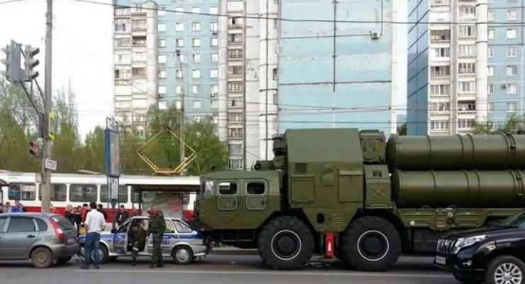 В Москве зенитно-ракетный комплекс врезался в авто полиции