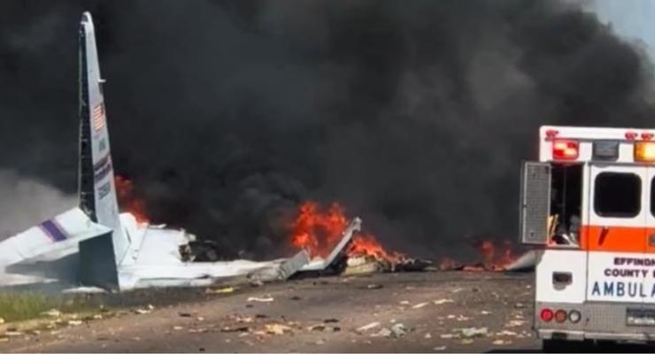 Крушение военного самолета в США: погибли девять человек