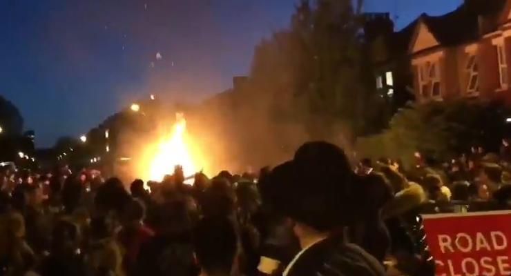 В Лондоне на еврейском празднике от взрыва костра пострадало 30 человек