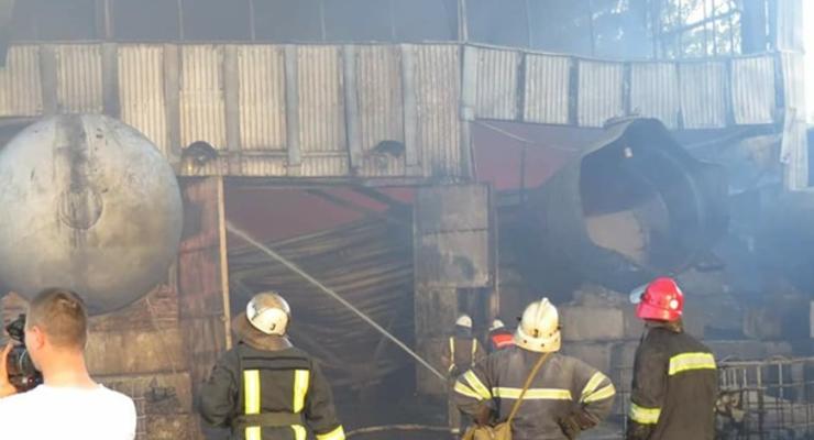 Под Киевом загорелись склады, есть пострадавшие