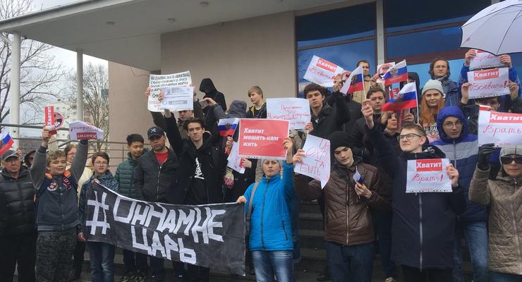 "Он нам не царь": в России протестуют против Путина