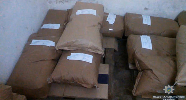 В продмаге Конотопа торговали наркотиками: изъято 700 мешков