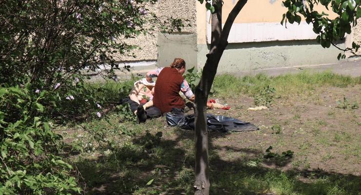 В Киеве с 10-го этажа упал мужчина, когда мыл окна