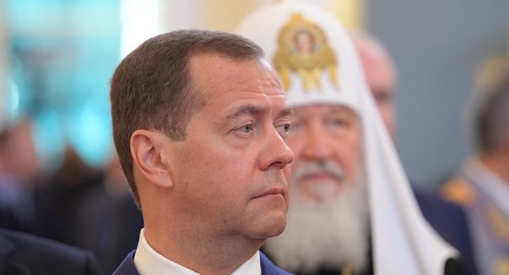 Путин предложил переназначить Медведева премьером