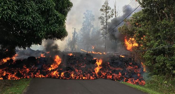 Вулкан на Гавайях уничтожил десятки домов