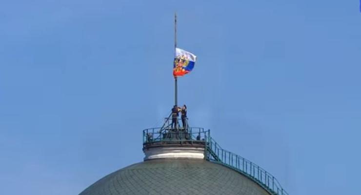 На инаугурации Путина долго не могли поднять флаг