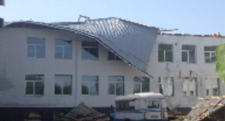 В Сумской области ветер сорвал крышу школы