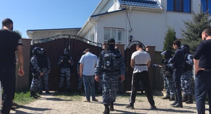В Крыму очередные обыски, задержали двух татар