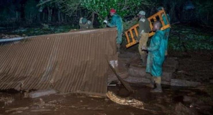 Число жертв прорыва плотины в Кении превысило 30 человек