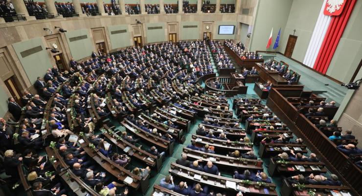 Польские депутаты снизили себе зарплату на 20%
