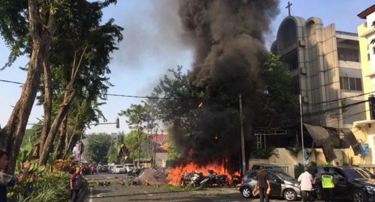 В Индонезии взорвали три церкви, есть жертвы