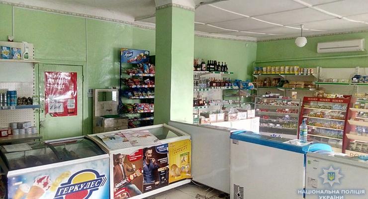 В Донецкой области автоматчик ограбил магазин