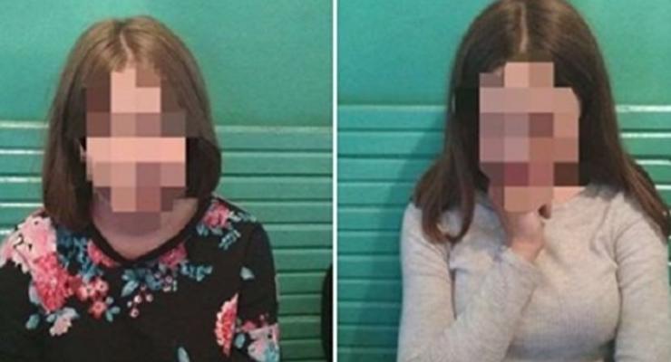 Полиция Киева наказала родителей девочек, катавшихся между вагонами метро