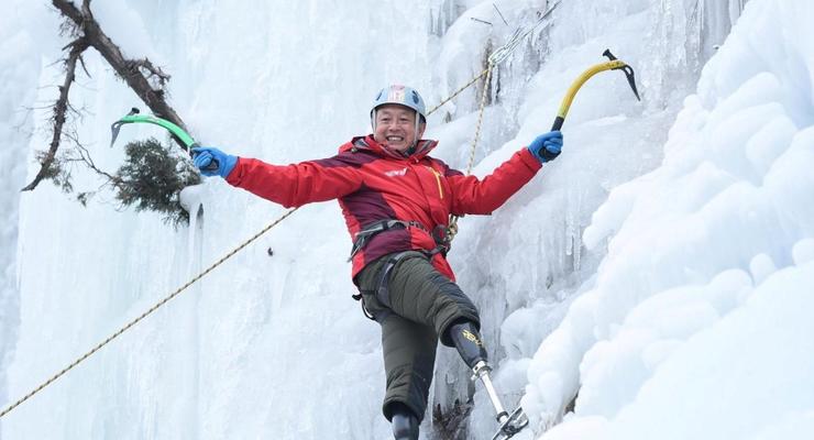 69-летний безногий китаец покорил Эверест