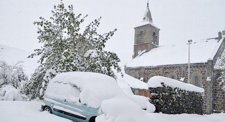 На Францию обрушился снегопад: до 40 см осадков