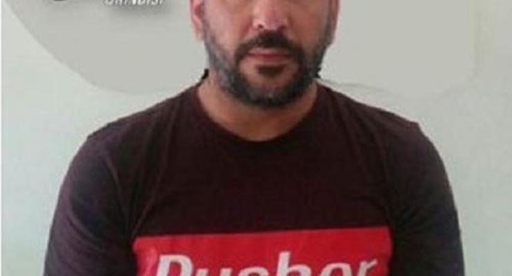 В Италии задержали мужчину с наркотиками в футболке "наркодилер"