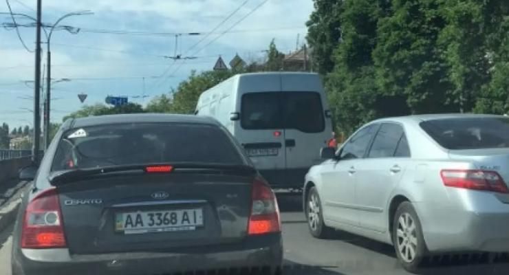 В Киеве грандиозная пробка в 10 км возникла из-за ремонта дорог