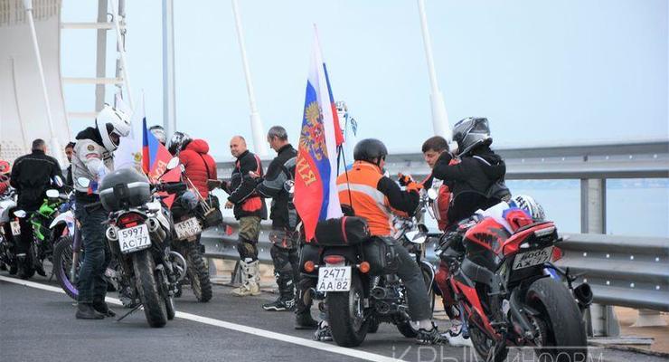 Путинские байкеры нарушили ПДД на Крымском мосту