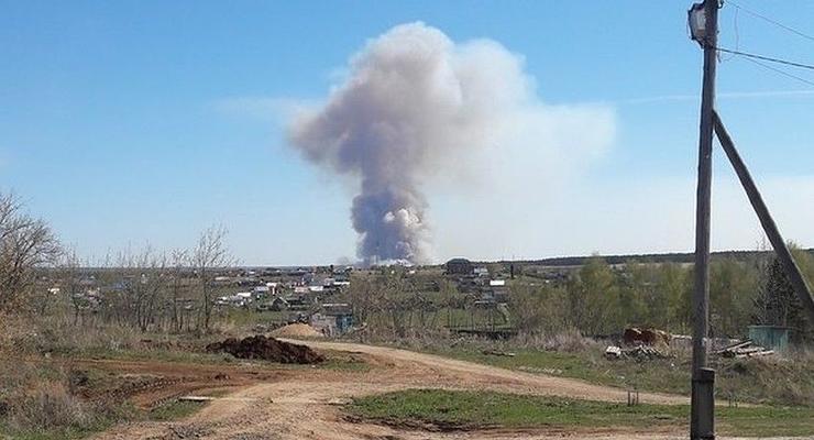 Жгли траву: в российском Пугачево опять взрываются снаряды на бывшем артскладе