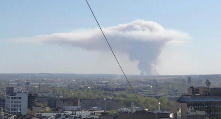 Взрывы снарядов в РФ: в небе образовался "гриб"