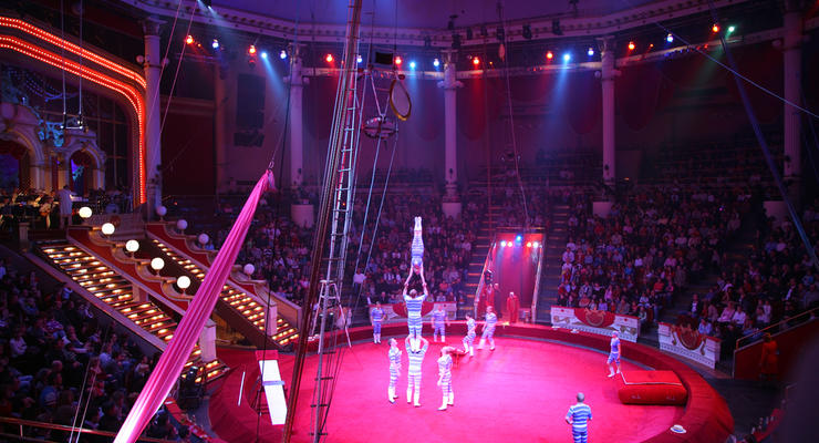 В Великобритании циркач выжил, упав с высоты 10 метров