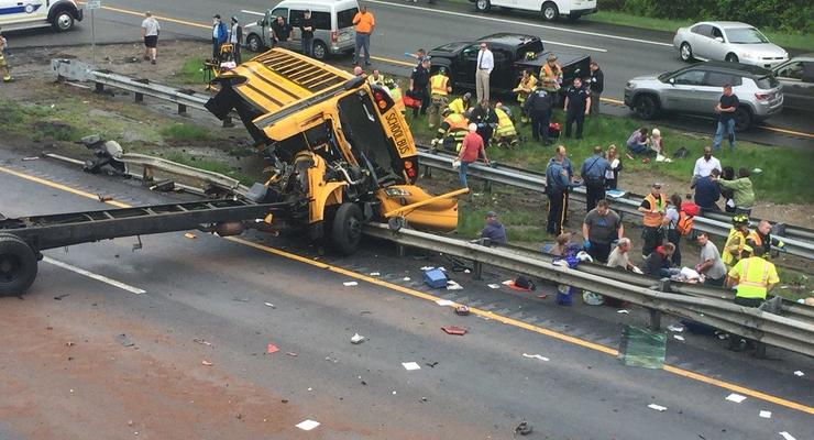 В США перевернулся школьный автобус, есть жертвы