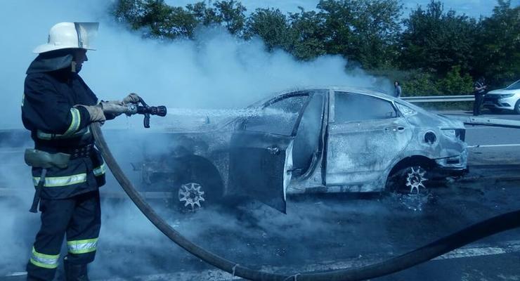 На одесской трассе при ДТП сгорело авто: есть жертвы
