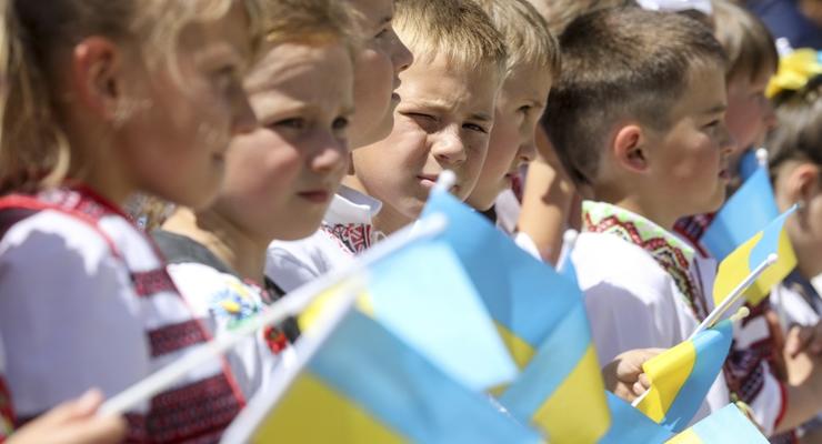 День Европы: Порошенко уверен, что свыше 70% украинцев за вступление в ЕС