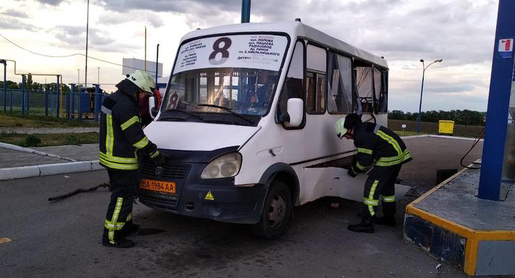 В Кропивницком на автозаправке в микроавтобусе взорвался баллон