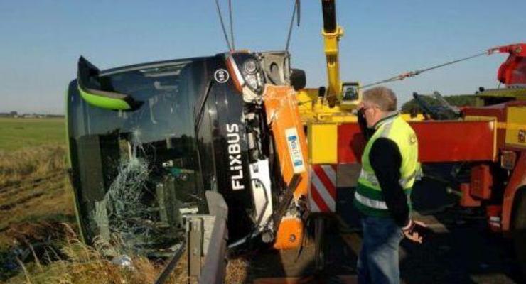В Италии перевернулся автобус: 26 пострадавших
