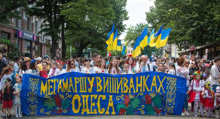 В Одессе прошел марш вышиванок