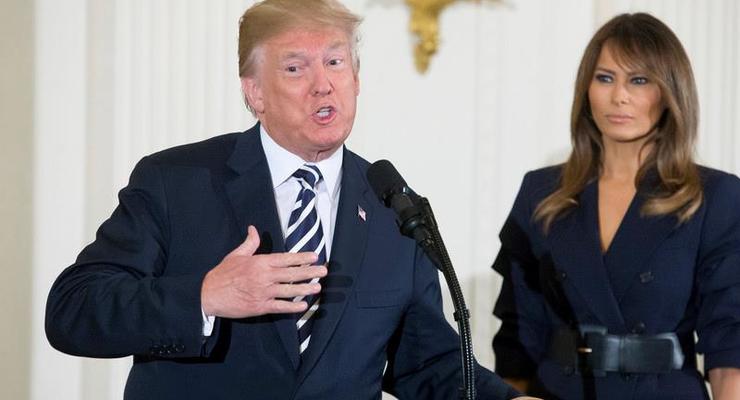 Трамп написал имя жены с ошибкой